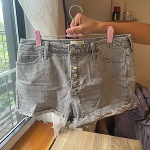 Mid rise women’s grey jean shorts (12)